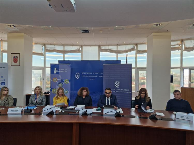 Slika /slike/Seminar Zločin iz mržnje i govor mržnje.jpg